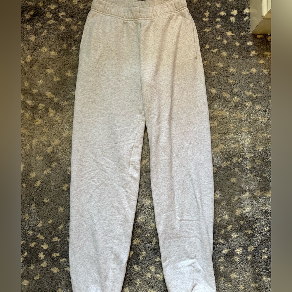 Aritzia Gray TNA Airy Fleece Boyfriend Joggers
